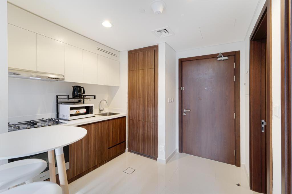 Brand New 1Br- Business Bay - Burj Khalifa View Apartment Дубай Екстериор снимка