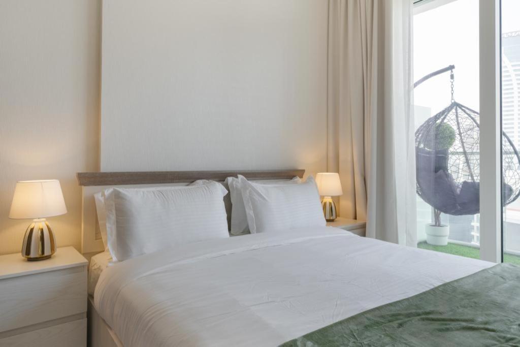 Brand New 1Br- Business Bay - Burj Khalifa View Apartment Дубай Екстериор снимка