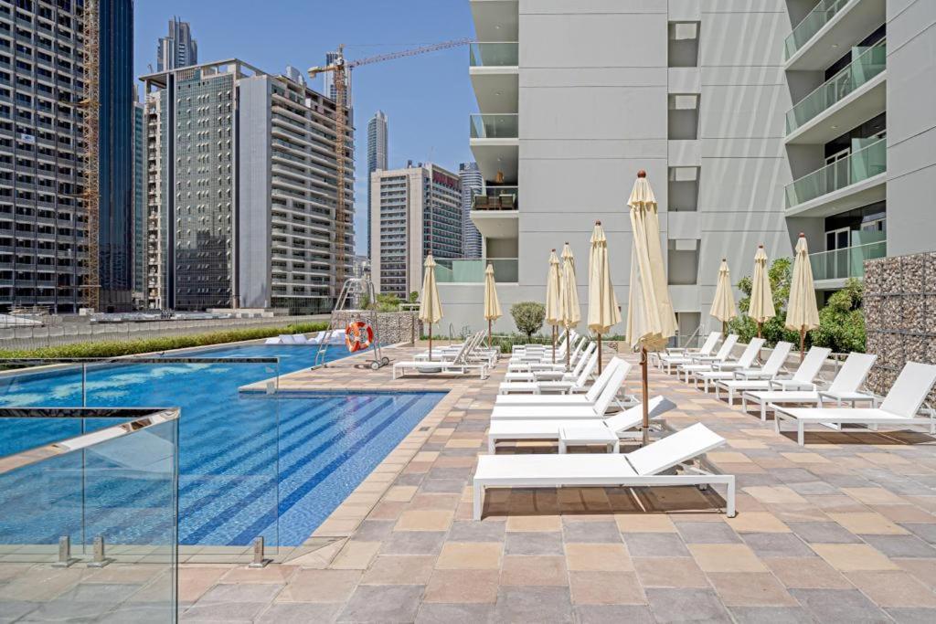 Brand New 1Br- Business Bay - Burj Khalifa View Apartment Дубай Екстериор снимка