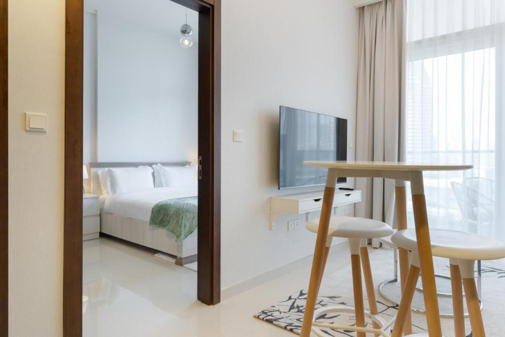 Brand New 1Br- Business Bay - Burj Khalifa View Apartment Дубай Екстериор снимка